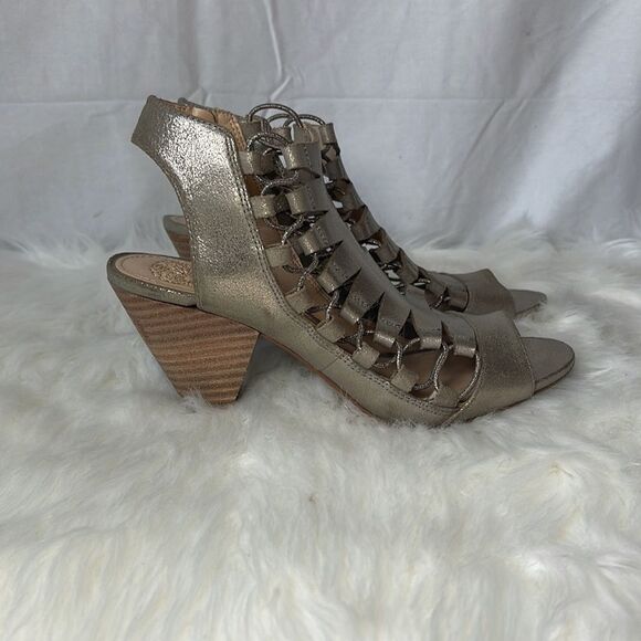 Vince Camuto Esray Metallic Gold Leather Perforated Heels Sz 7 - Picture 4 of 7
